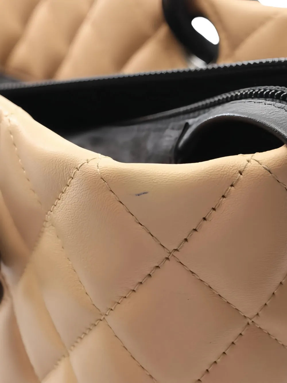 Pre-OwnedCHANEL Pre-Owned2004 Cambon quilted shoulder bag