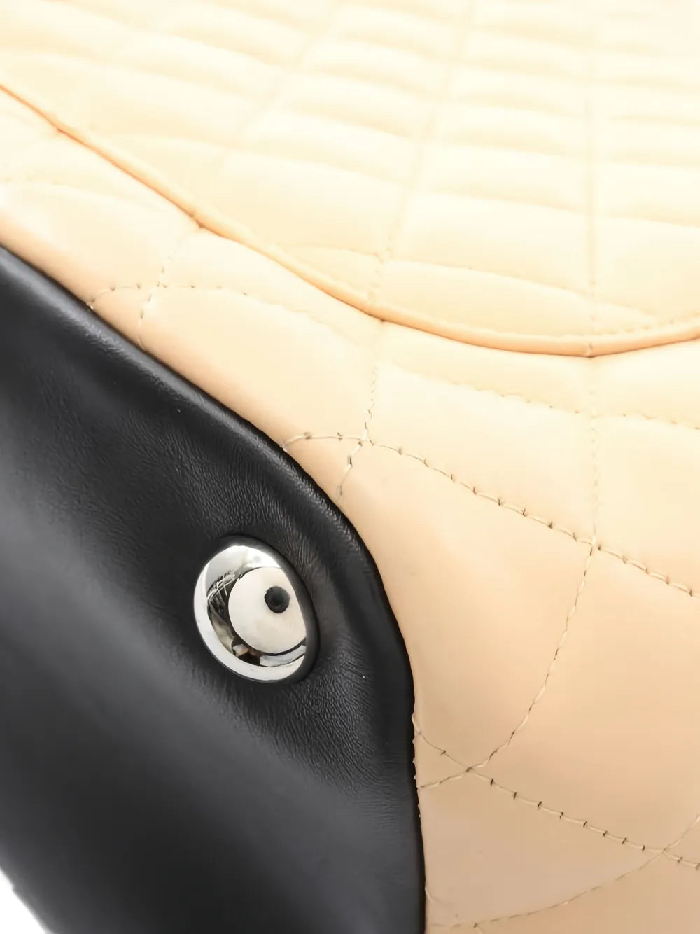 Pre-OwnedCHANEL Pre-Owned2004 Cambon quilted shoulder bag