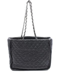 Pre-OwnedCHANEL Pre-Owned2011 quilted chain-strap shoulder bag