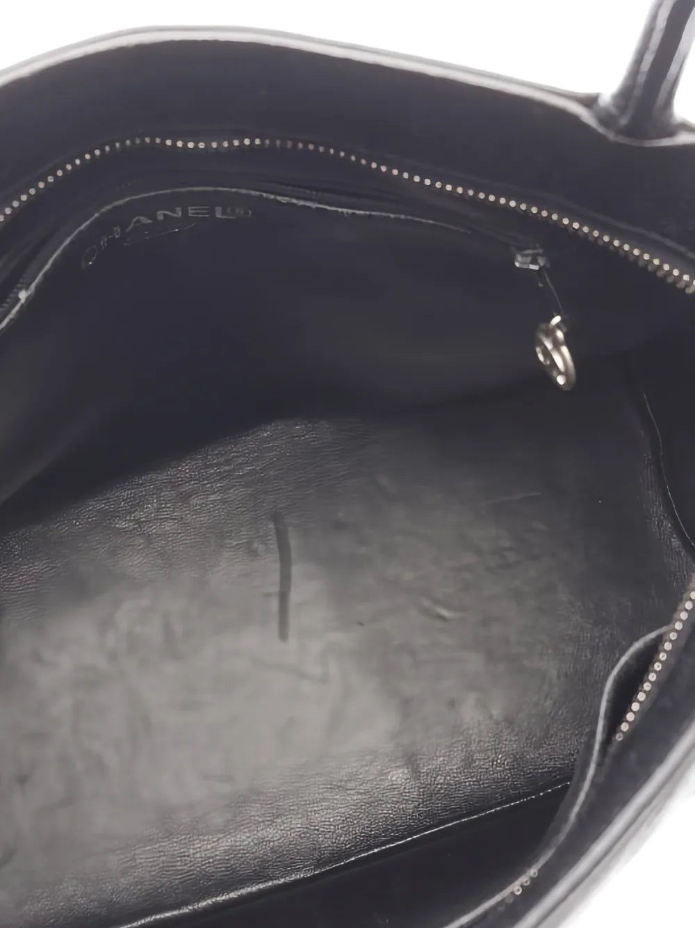 Pre-OwnedCHANEL Pre-Owned2000-2002s reissue caviar-leather tote bag
