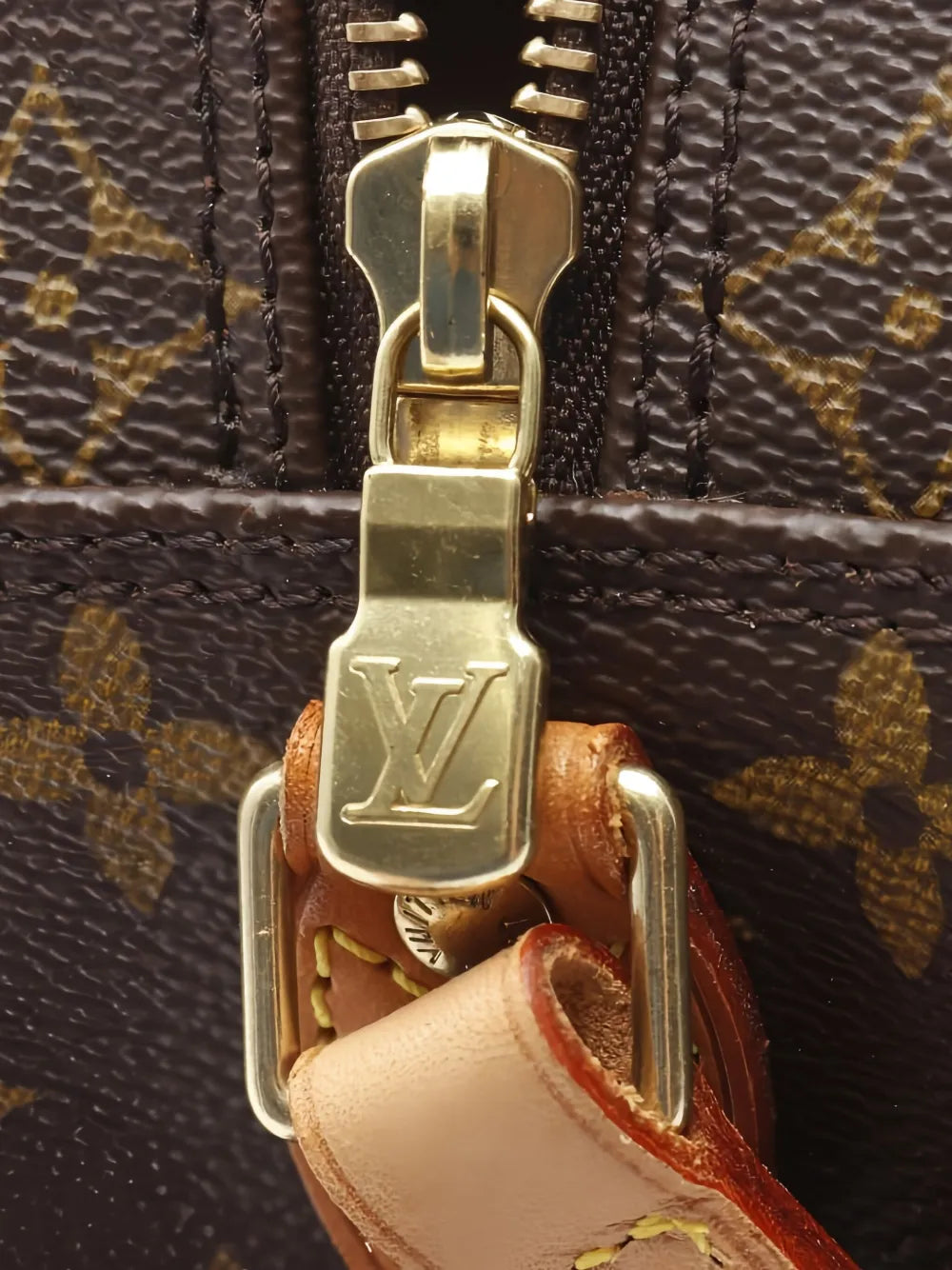 Pre-OwnedLouis Vuitton Pre-Owned2004 Blower monogram shoulder bag