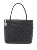 Pre-OwnedCHANEL Pre-Owned2000-2002 Medallion diamond-quilted tote bag