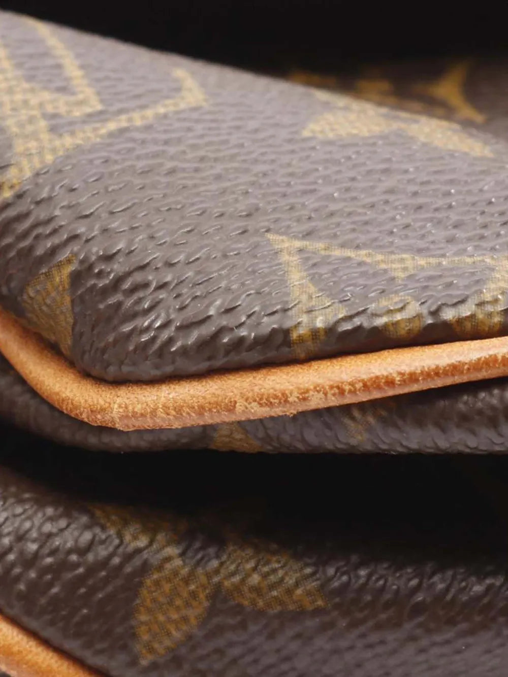 Pre-OwnedLouis Vuitton Pre-Owned2000 Monogram Saumur 30 crossbody bag