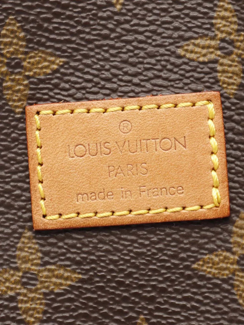 Pre-OwnedLouis Vuitton Pre-Owned2000 Monogram Saumur 30 crossbody bag