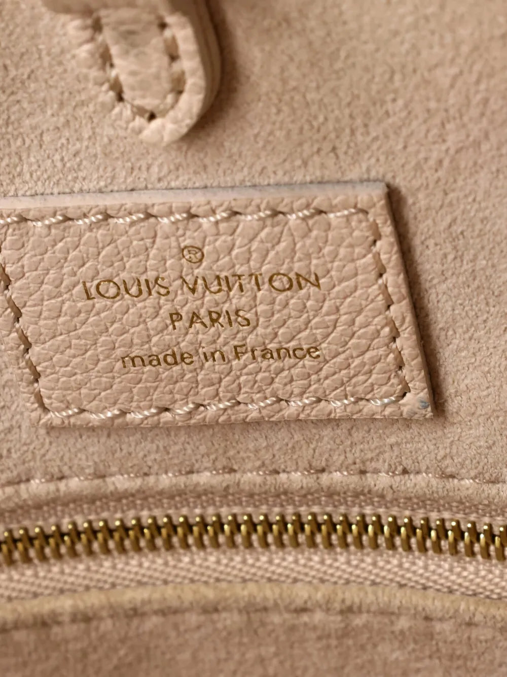 Pre-OwnedLouis Vuitton Pre-OwnedOnTheGo Spring in the City Monogram Empreinte Leather MM tote bag
