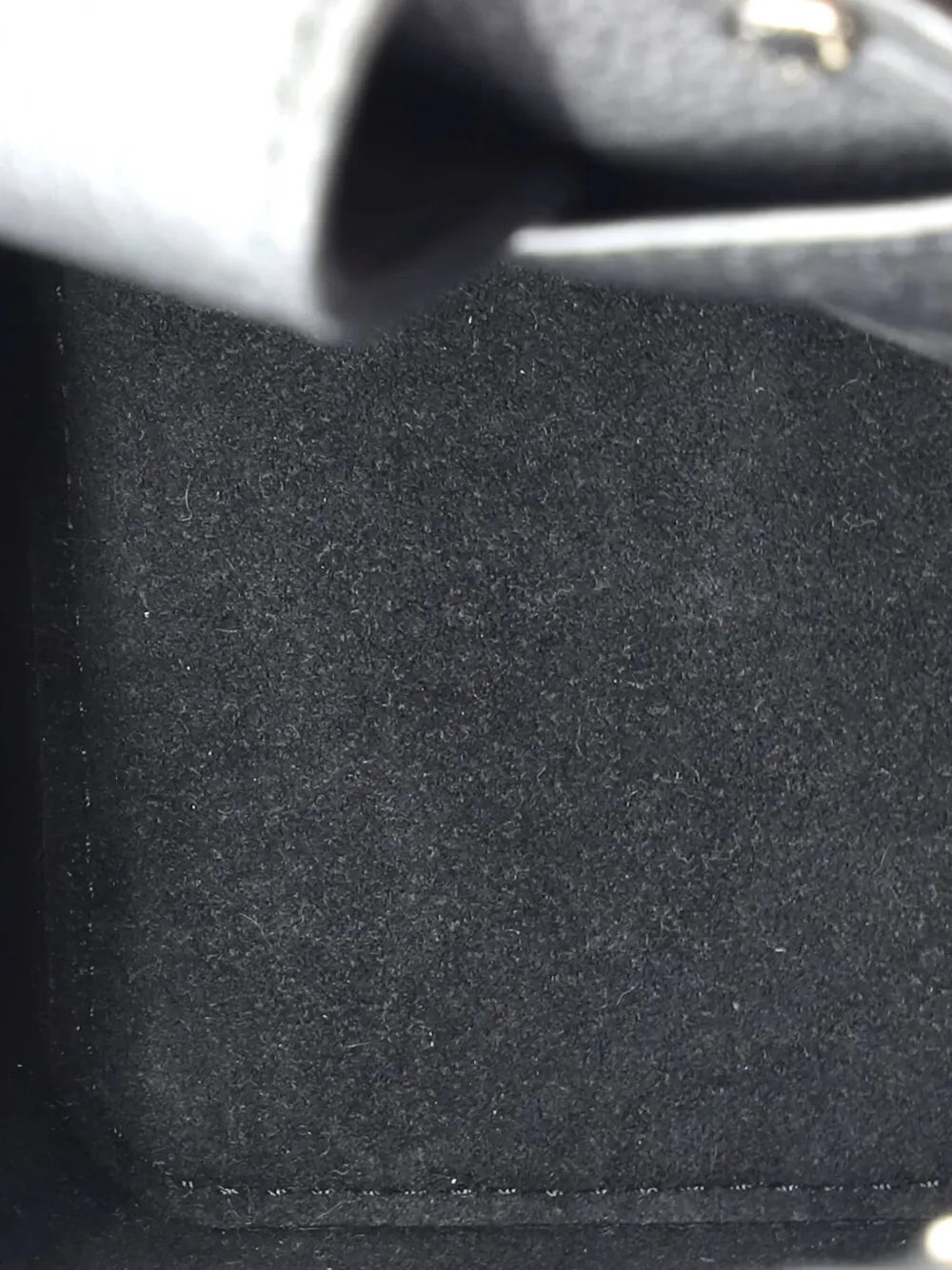 Pre-OwnedLouis Vuitton Pre-OwnedLockme Leather Nano bucket bag