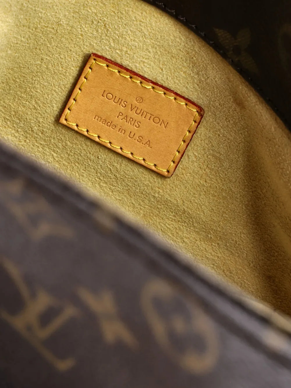 Pre-OwnedLouis Vuitton Pre-OwnedArtsy Handbag Monogram Canvas MM hobo bag