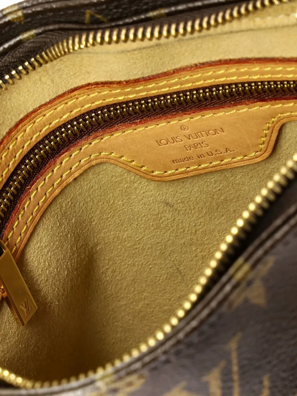 Pre-OwnedLouis Vuitton Pre-OwnedLooping Handbag Monogram Canvas MM satchel