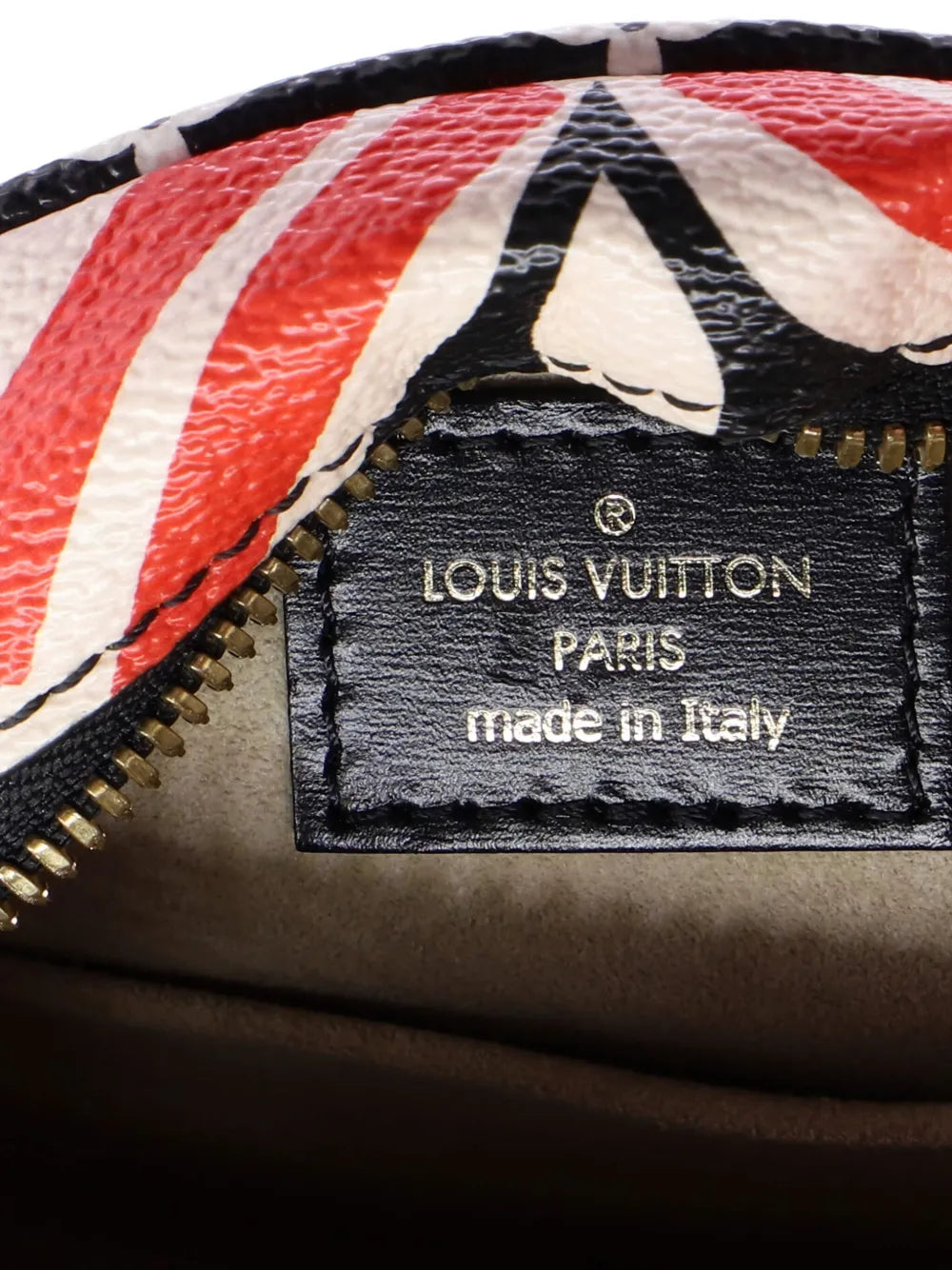 Pre-OwnedLouis Vuitton Pre-OwnedBoite Chapeau Souple Bag Limited Edition Crafty Monogram Giant PM crossbody bag