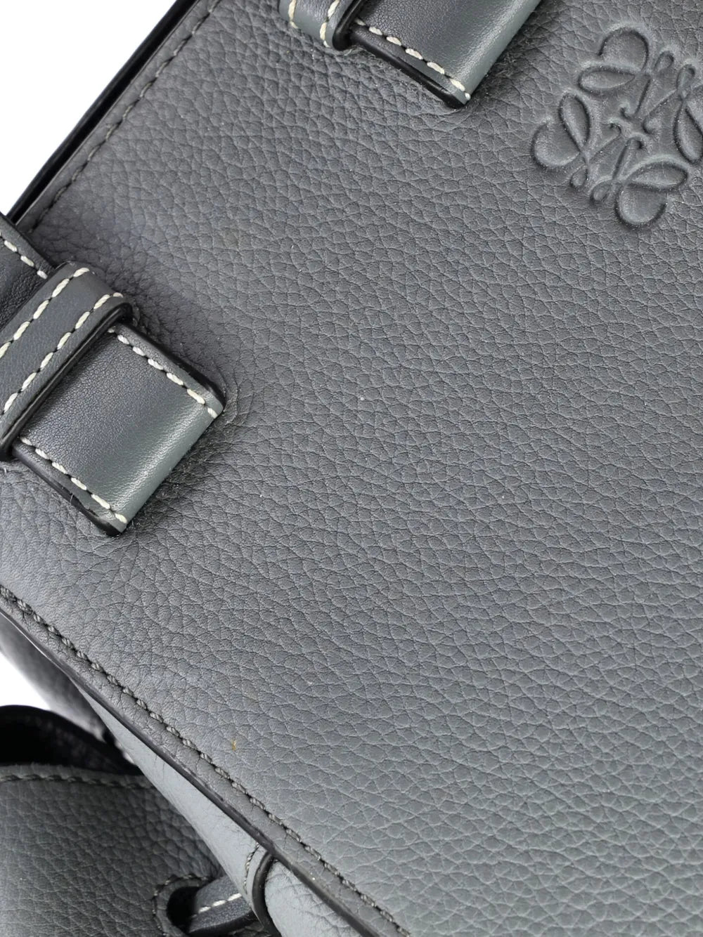 Pre-OwnedLoewe Pre-OwnedHammock Nugget Bag Leather Small crossbody bag