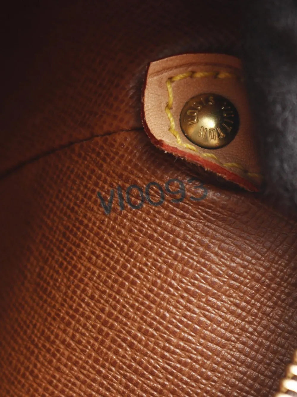 Pre-OwnedLouis Vuitton Pre-Owned2003 Monogram Drouot crossbody bag