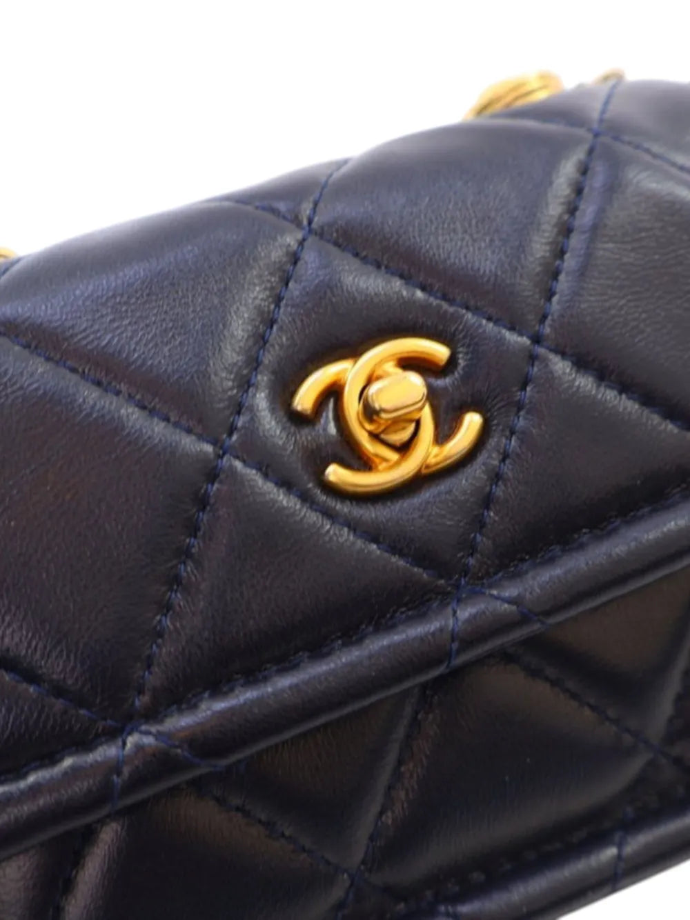 Pre-OwnedCHANEL Pre-Owned2020 Mini Quilted Shiny Lambskin Button On Top Flap satchel