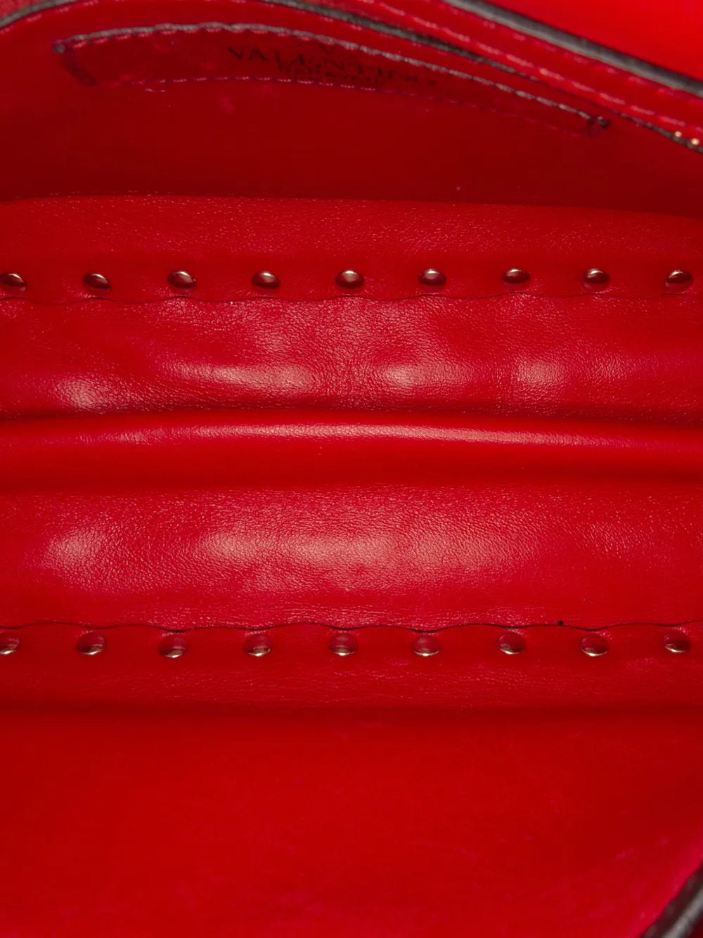 Pre-OwnedValentino Garavani Pre-Owned2010-2025 Medium Calfskin Rockstud Spike Zipped Expandable satchel