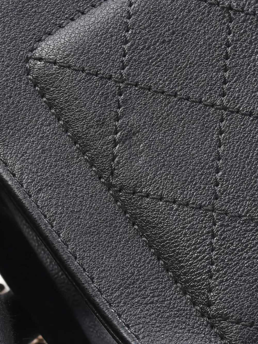 Pre-OwnedCHANEL Pre-Owned2016-2017 Diamond-quilted mini tote bag