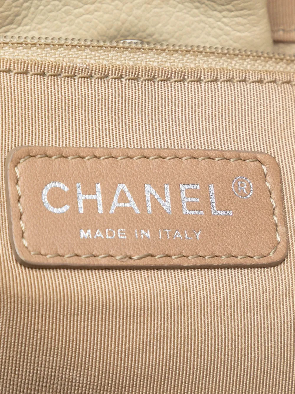 Pre-OwnedCHANEL Pre-Owned2010-2011 CC Quilted Caviar Expandable tote bag