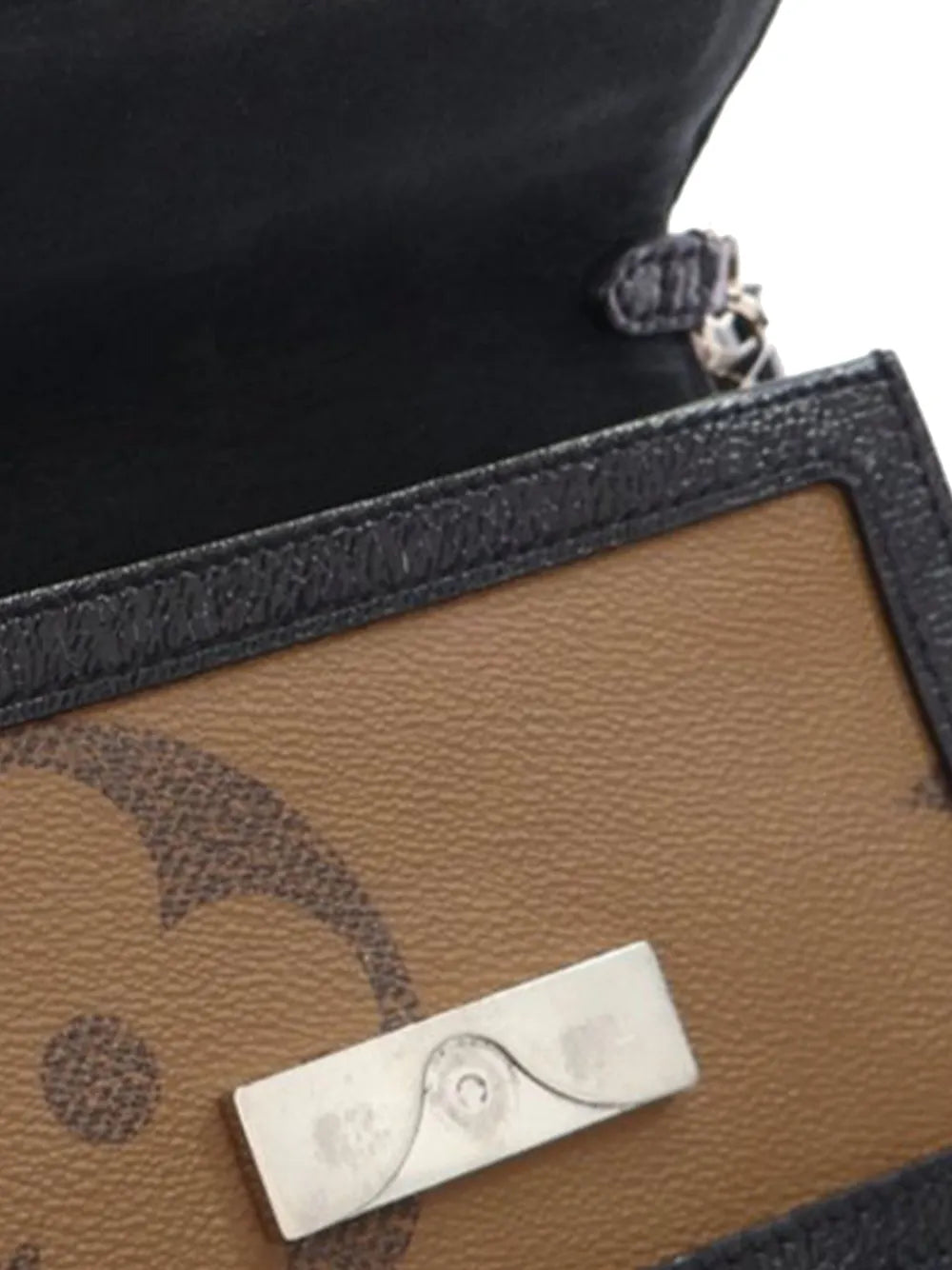 Pre-OwnedLouis Vuitton Pre-Owned2019 Monogram Giant Reverse Dauphine belt bag