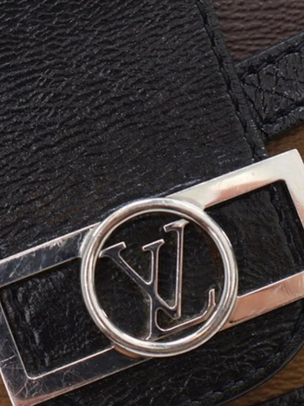 Pre-OwnedLouis Vuitton Pre-Owned2019 Monogram Giant Reverse Dauphine belt bag