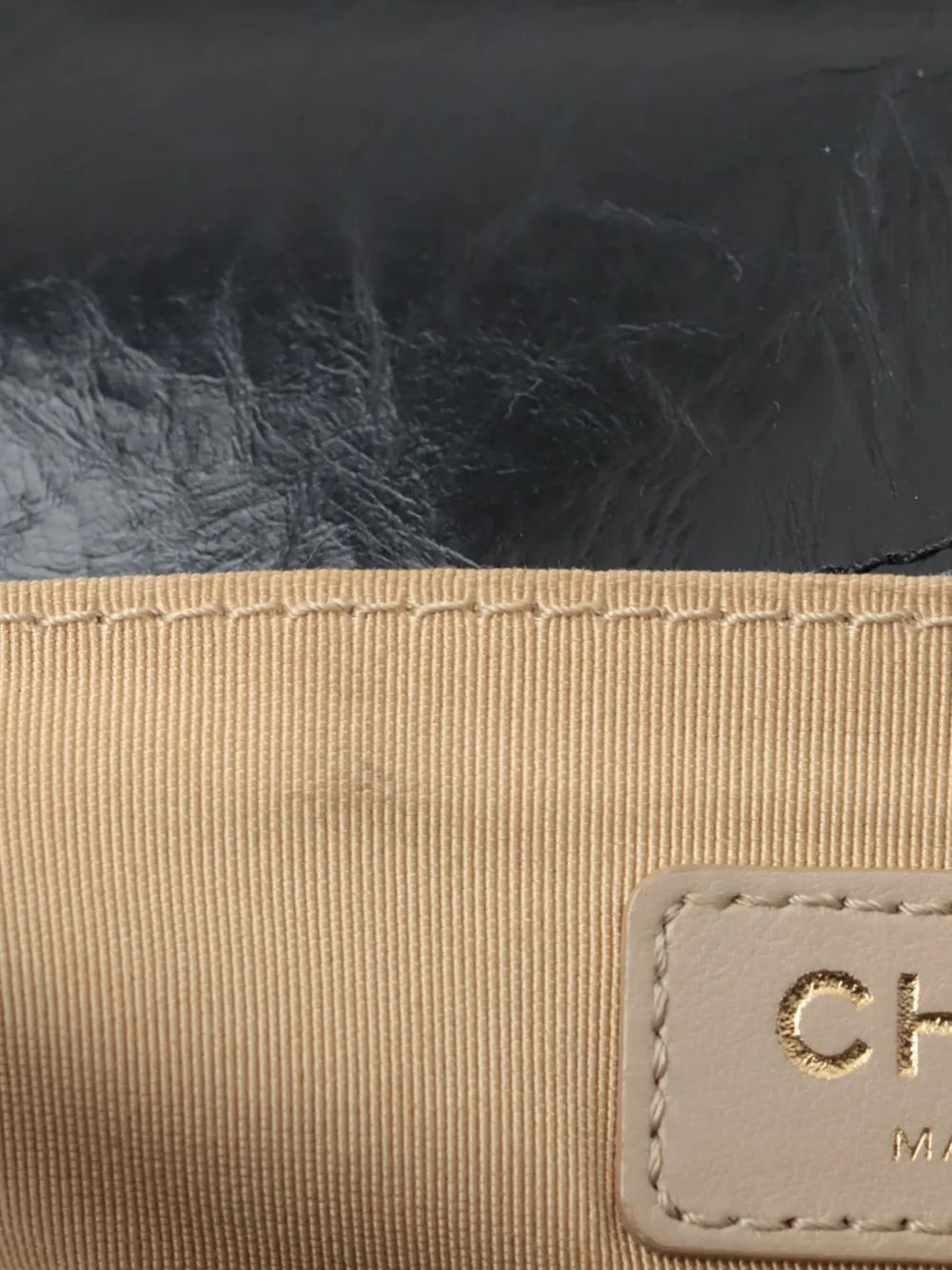 Pre-OwnedCHANEL Pre-Owned2018-2019 Old Medium Chevron Crumpled Calfskin Embellished Boy Flap crossbody bag