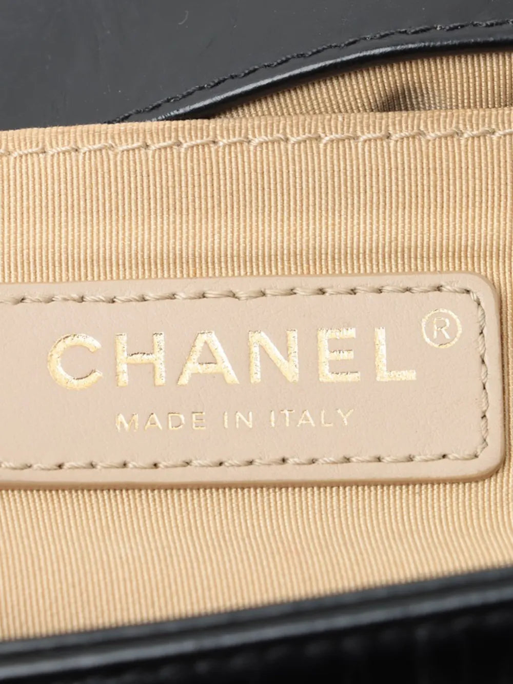 Pre-OwnedCHANEL Pre-Owned2018-2019 Old Medium Chevron Crumpled Calfskin Embellished Boy Flap crossbody bag