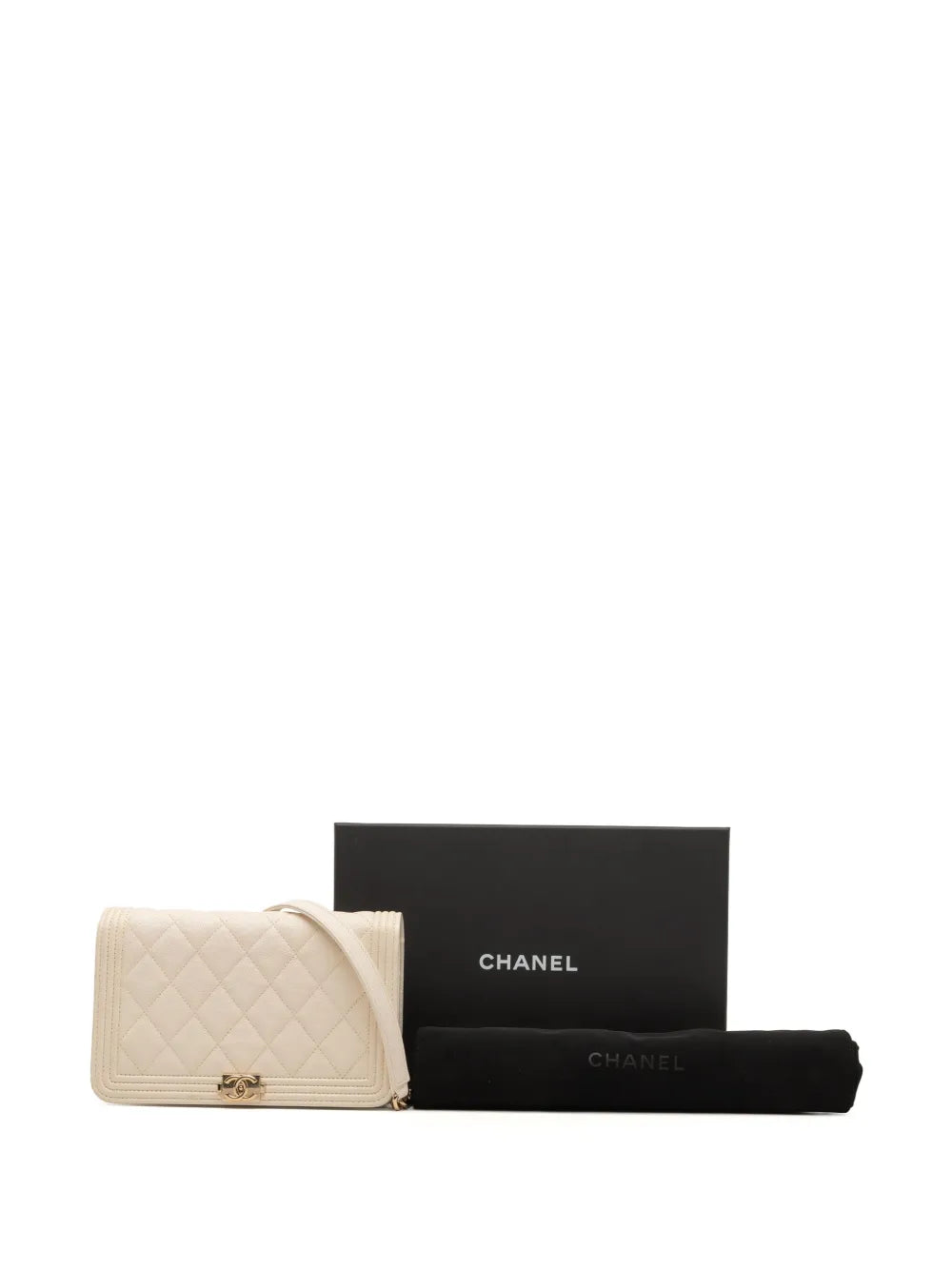 Pre-OwnedCHANEL Pre-Owned2019 Quilted Caviar Boy Wallet on Chain crossbody bag