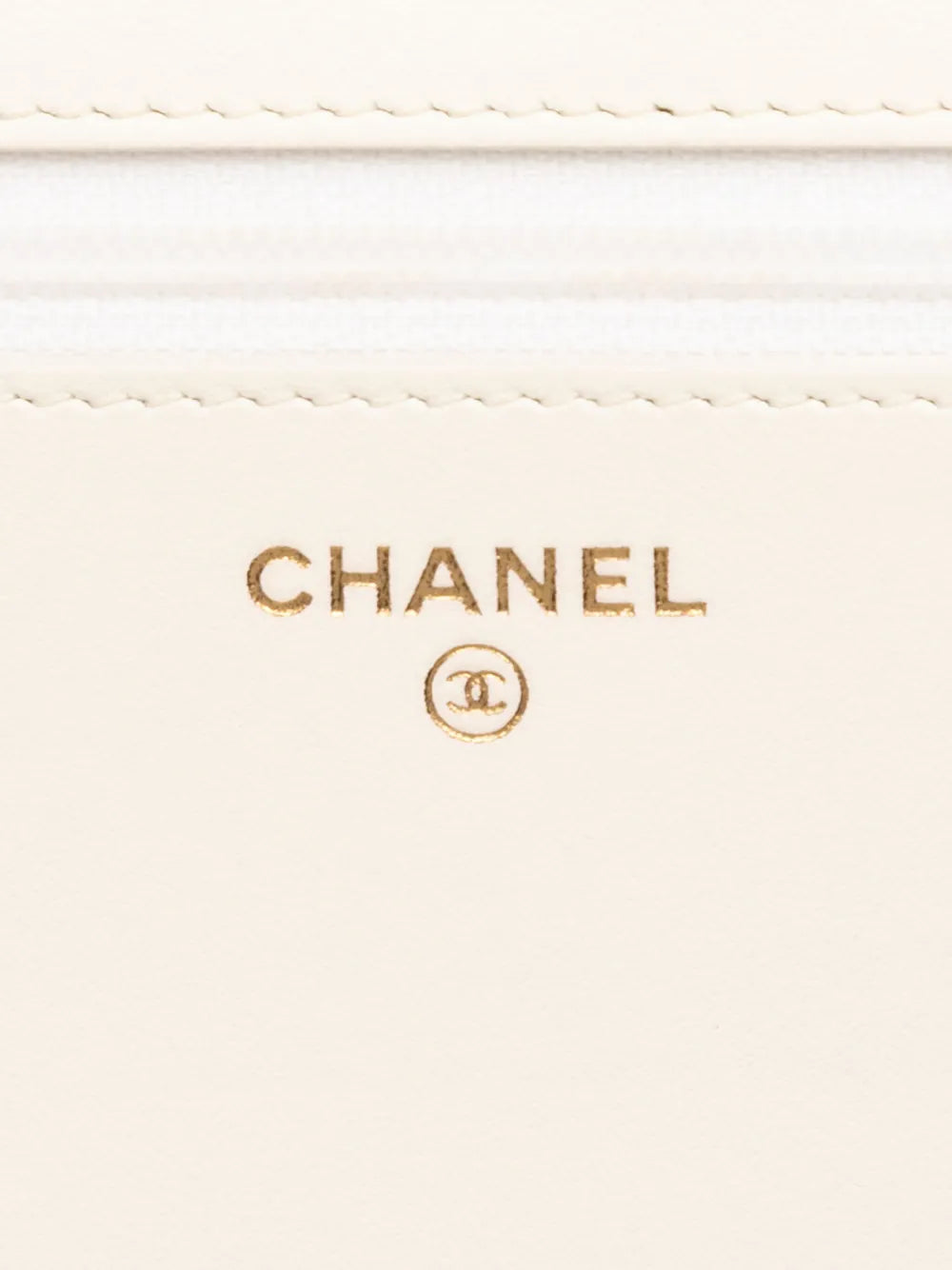 Pre-OwnedCHANEL Pre-Owned2019 Quilted Caviar Boy Wallet on Chain crossbody bag