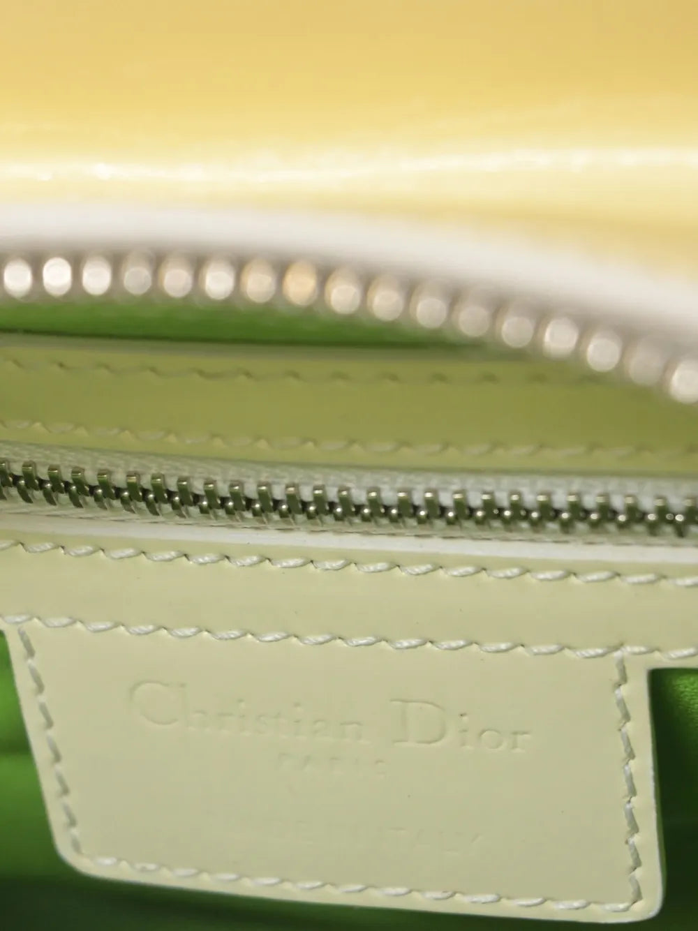 Pre-OwnedChristian Dior Pre-Ownedmedium Lady Dior raffia-charm tote bag