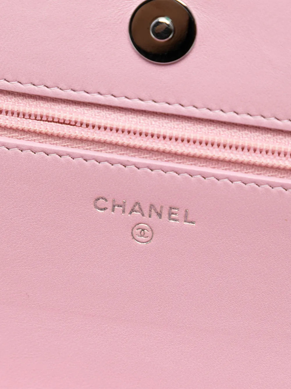 Pre-OwnedCHANEL Pre-Owned2016-2017 Calfskin Crystal Studded Boy Wallet on Chain crossbody bag