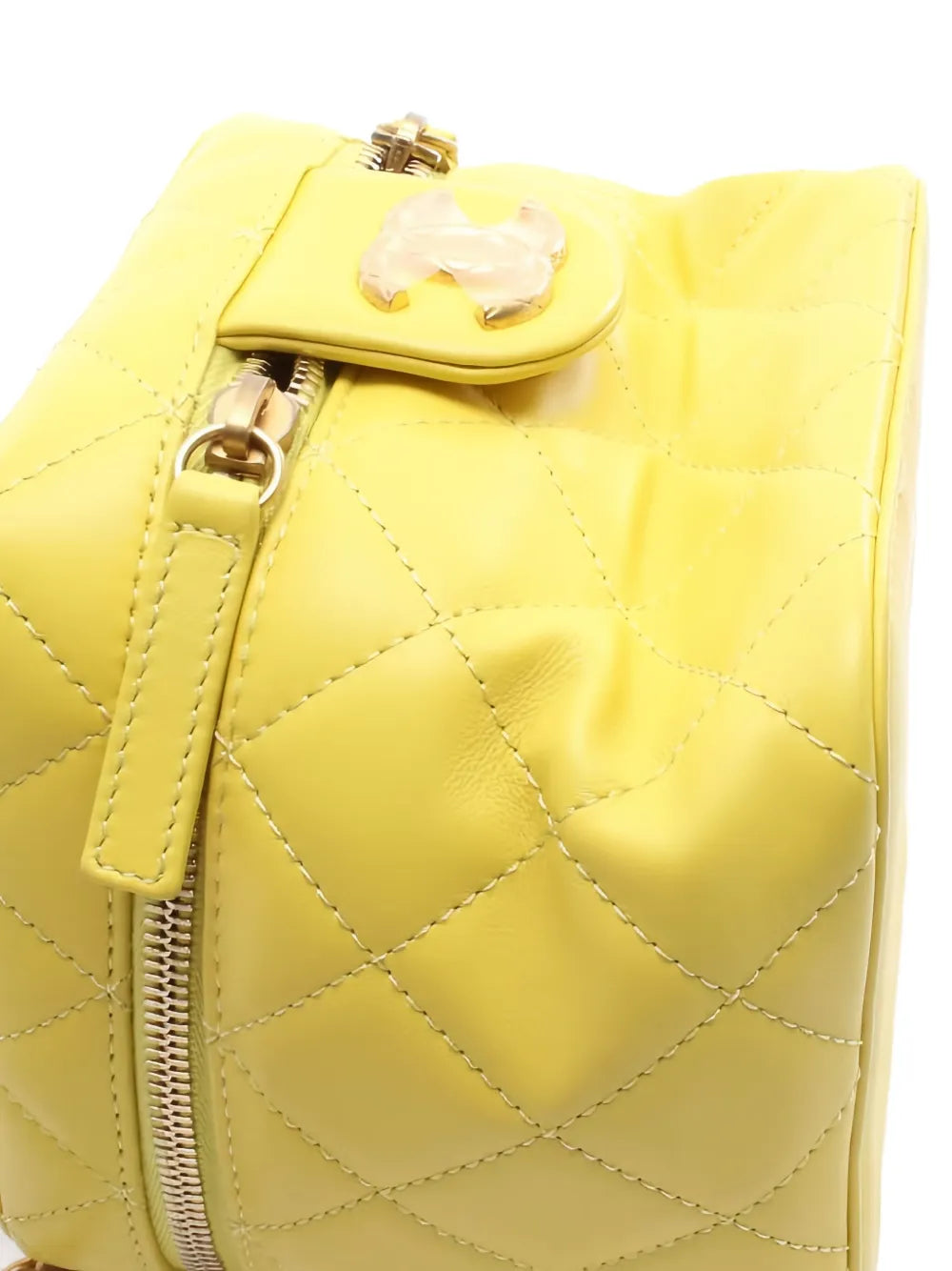 Pre-OwnedCHANEL Pre-Owned2021 diamond-quilting vanity bag