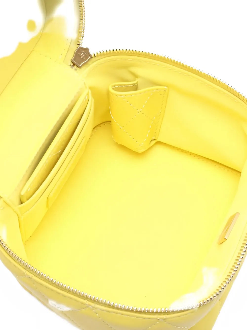 Pre-OwnedCHANEL Pre-Owned2021 diamond-quilting vanity bag