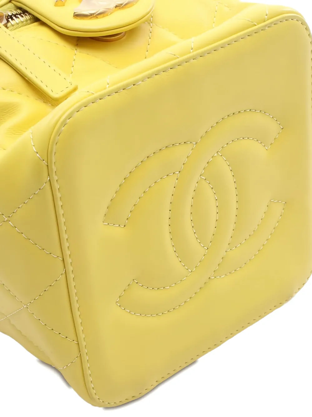 Pre-OwnedCHANEL Pre-Owned2021 diamond-quilting vanity bag