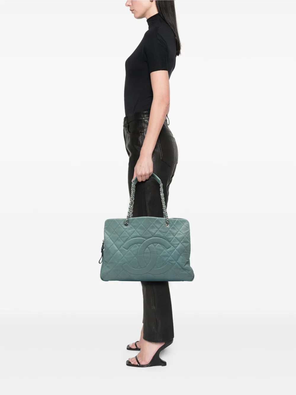 Pre-OwnedCHANEL Pre-Owned2010-2011 Quilted Caviar Timeless XL tote bag