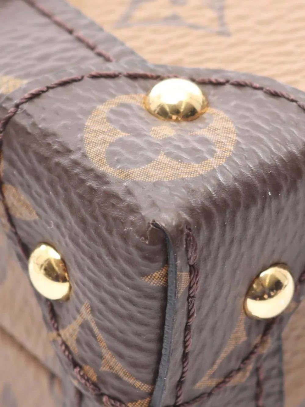 Pre-OwnedLouis Vuitton Pre-Owned2019 Monogram Reverse Petite Malle crossbody bag