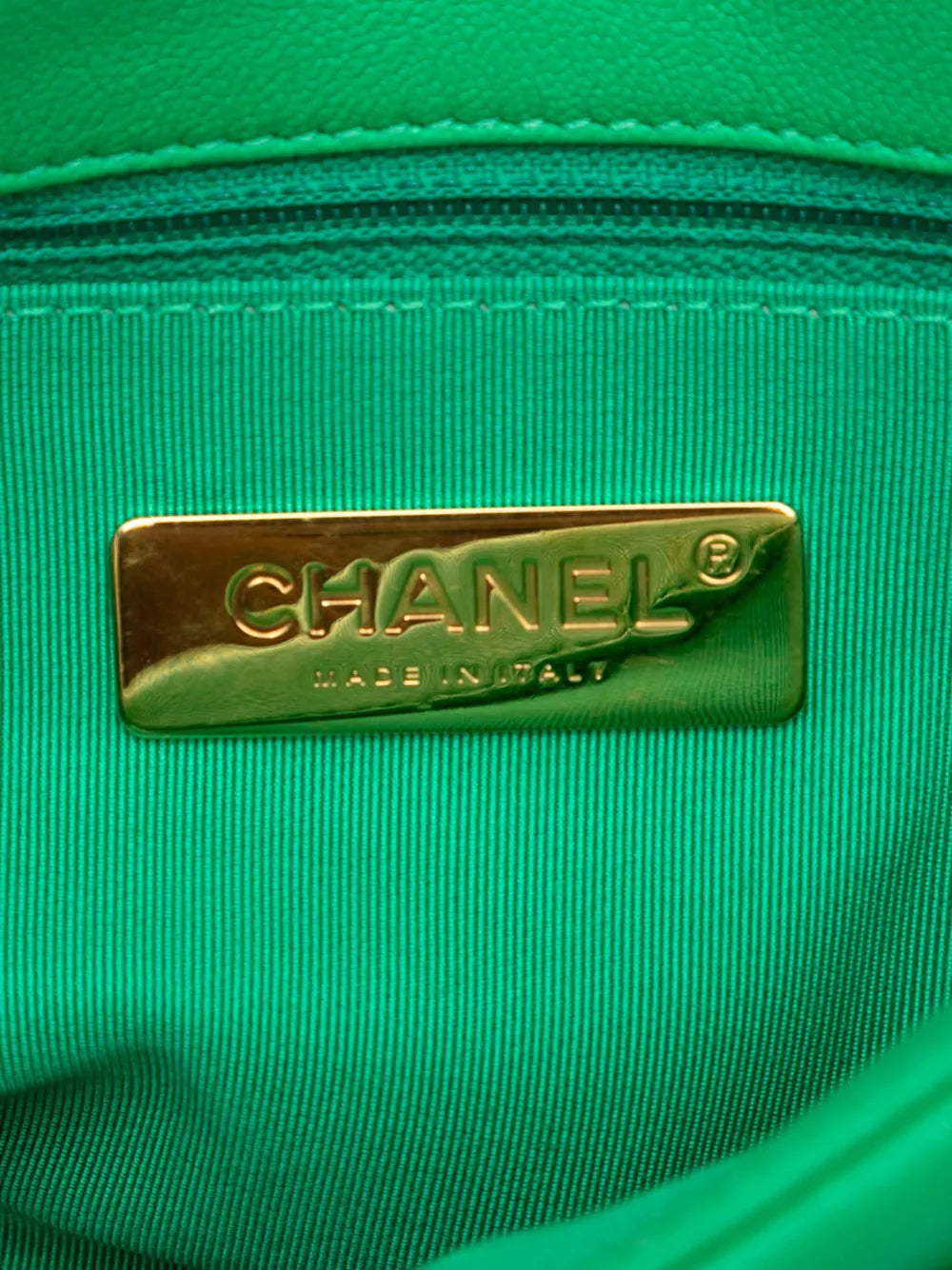 Pre-OwnedCHANEL Pre-Owned2020 Medium Lambskin 19 Flap satchel