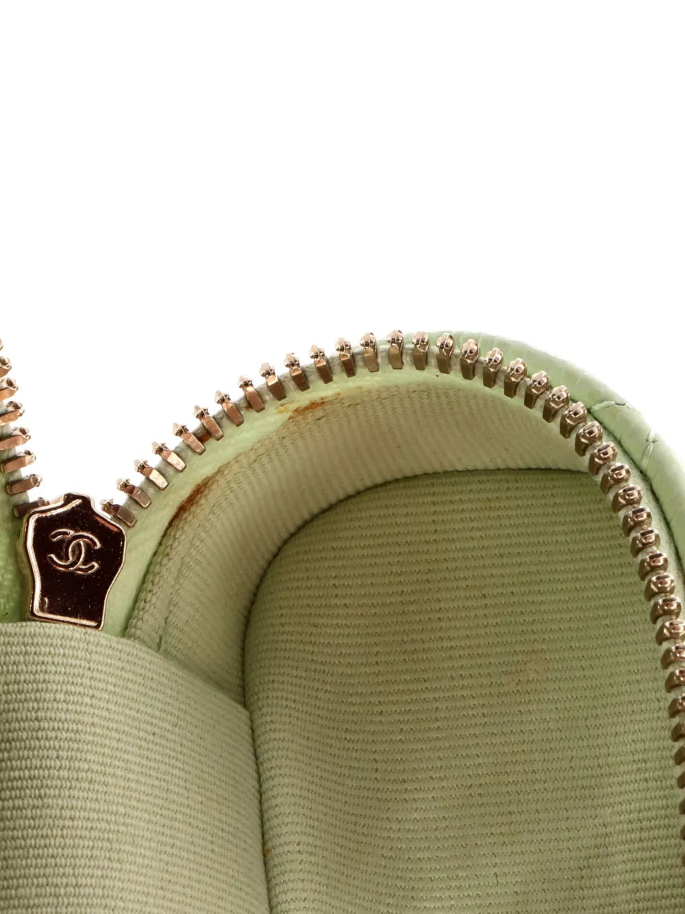 Pre-OwnedCHANEL Pre-OwnedHandle with Care Vanity Case with Chain Quilted Caviar crossbody bag