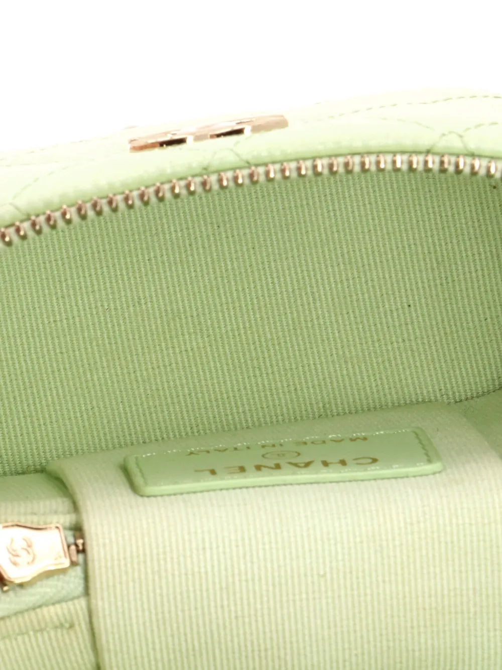 Pre-OwnedCHANEL Pre-OwnedHandle with Care Vanity Case with Chain Quilted Caviar crossbody bag