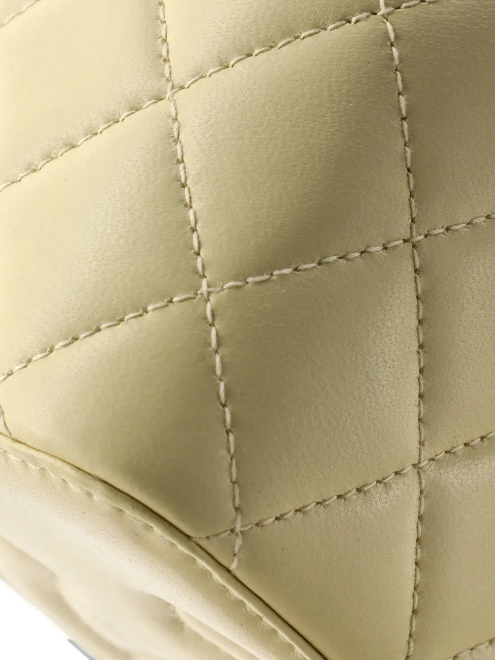 Pre-OwnedCHANEL Pre-OwnedSweet Camellia Vanity Case with Chain Quilted Lambskin Small crossbody bag