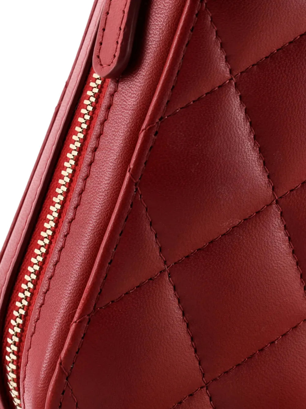 Pre-OwnedCHANEL Pre-OwnedZip Around Phone Case with Chain Quilted Lambskin crossbody bag