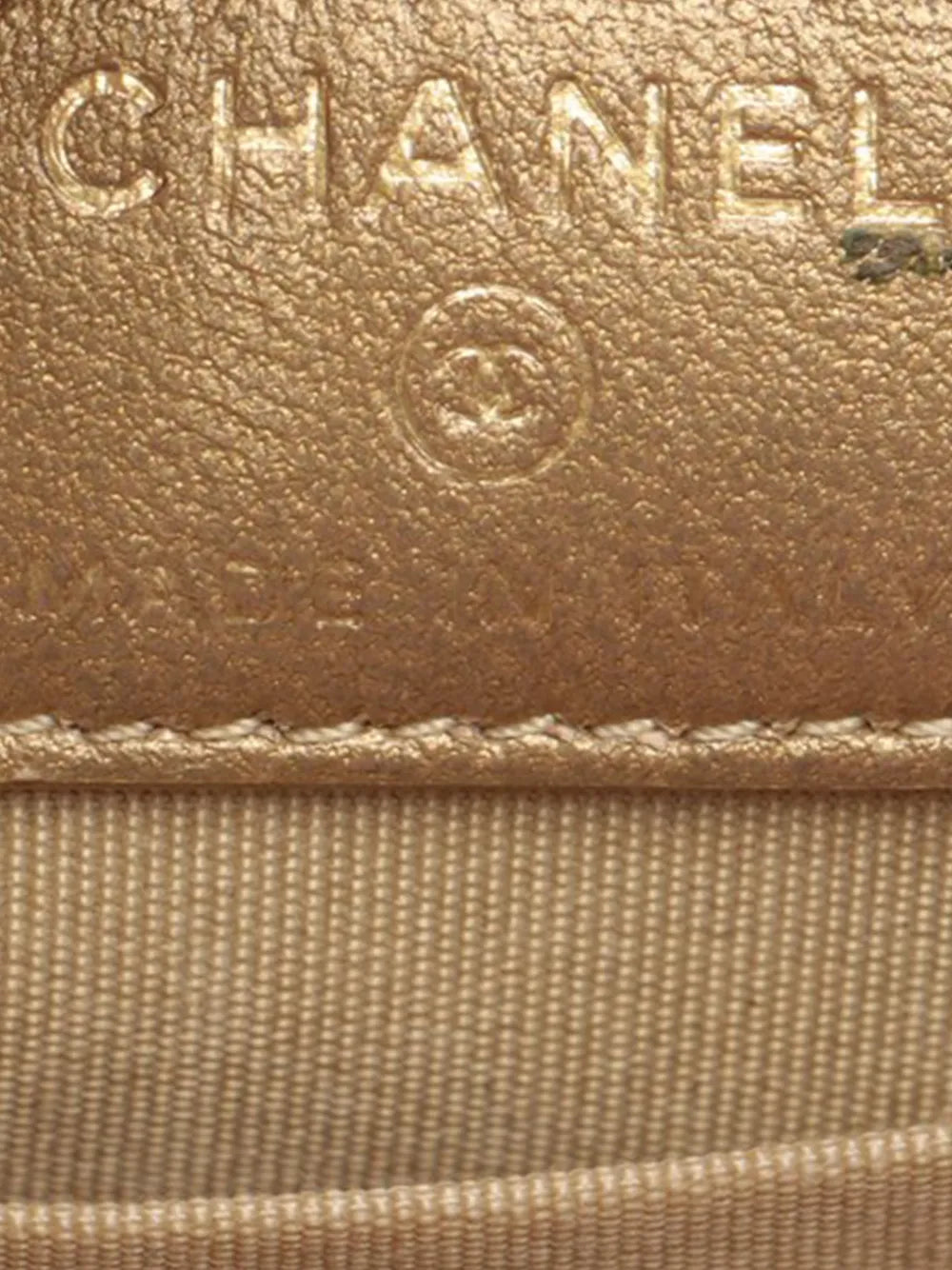Pre-OwnedCHANEL Pre-Owned2019 CC Quilted Lambskin Pearl Crush Round Clutch with Chain crossbody bag